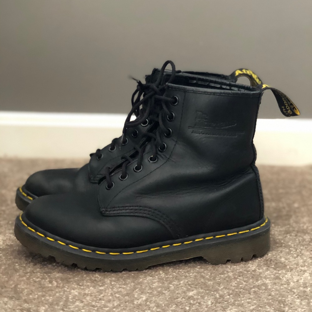 Dr Martins 1460, AirWair, womens laceup boot US 7